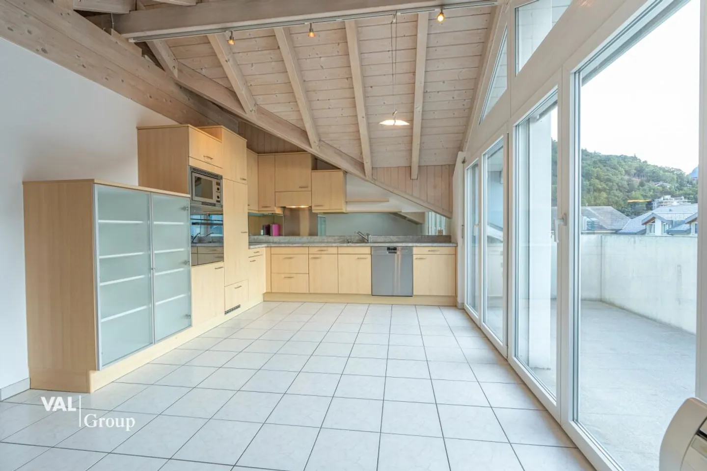 Charmante Attique de 4,5 pièces - Photo 1 sur 11