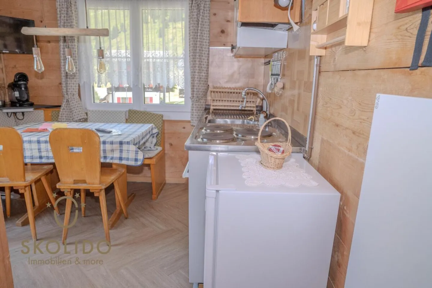 Cozy Attic Apartment (Southwest Side) in House Arve - Photo 4 of 13