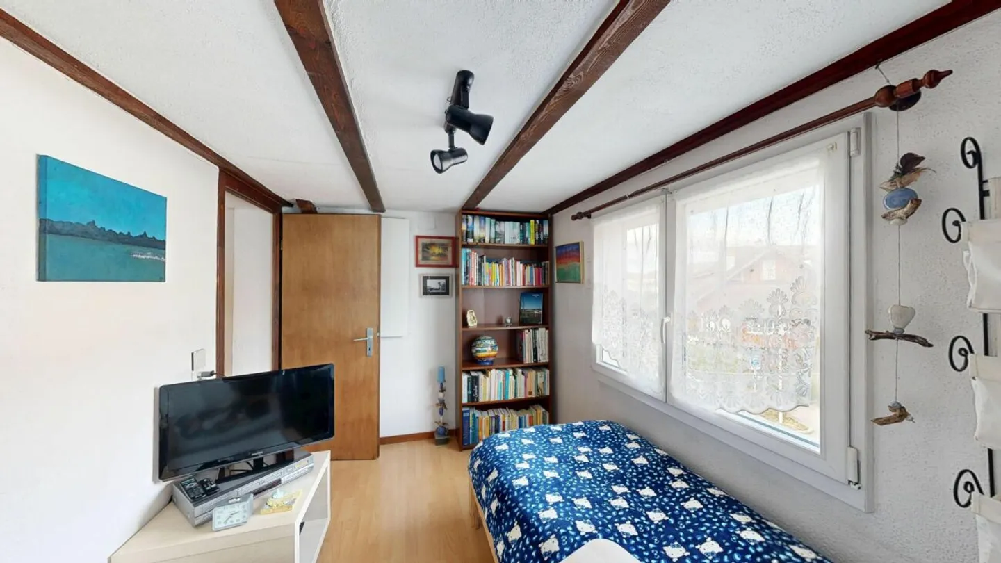 Charming House Section with Separate Studio and Large Garden - Photo 11 of 13