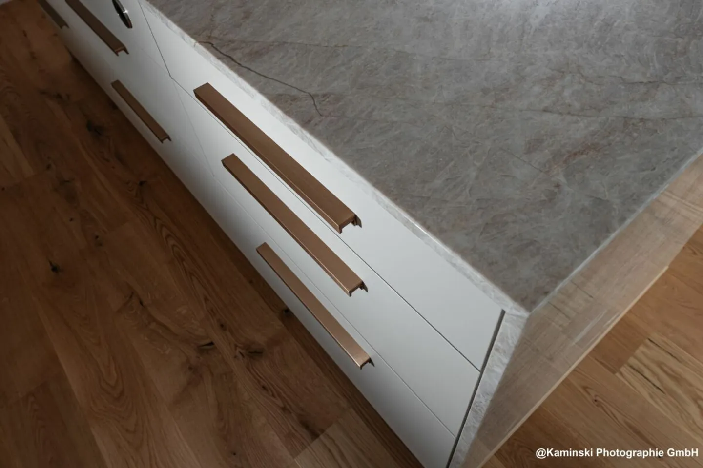 Appartamento giardino 4,5 locali elegante in costruzione ibrida in legno nobile - Foto 7 di 13