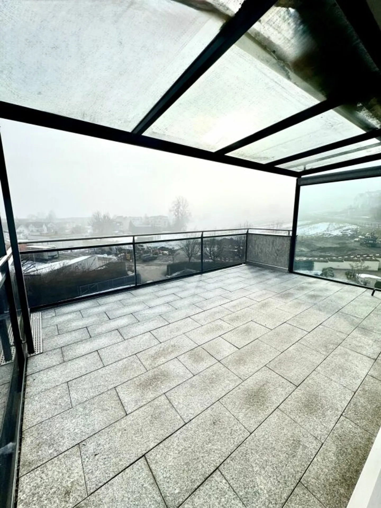 Appartement sous les combles de 4,5 pièces à Tuggen - Photo 9 sur 11