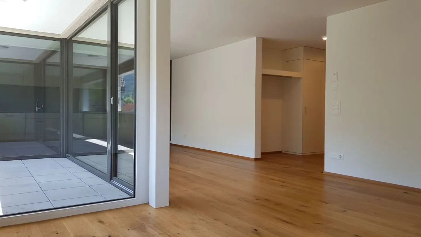 neuwertige 3 1/2-Zimmer-Wohnung mit zentraler Lage - Foto 3 von 9
