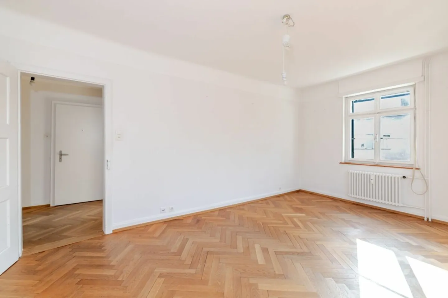 3-Room Gem with Investment Potential - Photo 4 of 12