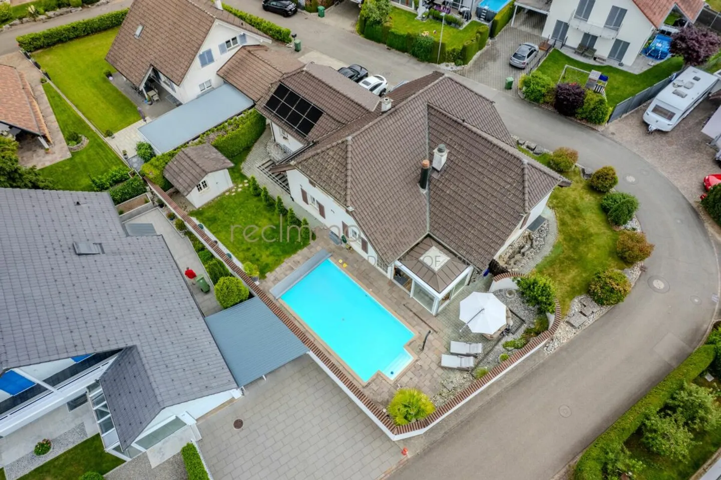 Paradis familial avec piscine, jardin d'hiver et beaucoup d'intimité - Photo 1 sur 13