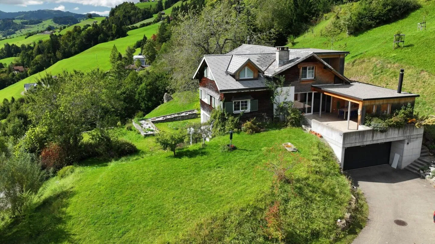 Historical Mountain House with Modern Interior in a Quiet Panoramic Location - Photo 3 of 13