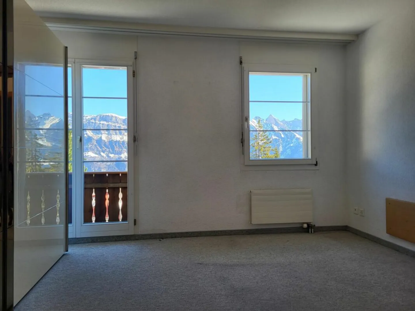 Ski-in/Ski-out: Modern apartment with stunning mountain views - Photo 8 of 13