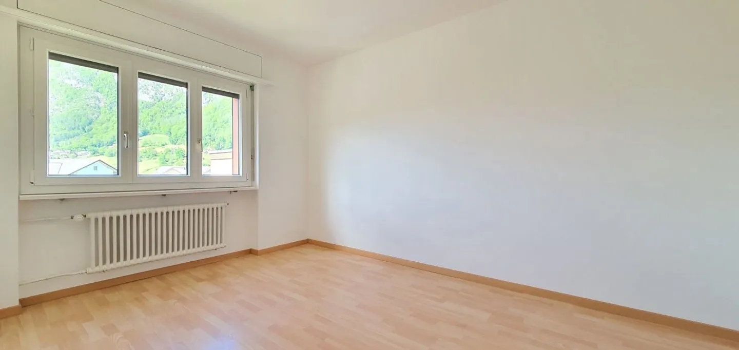 preiswerte 4.0-Zimmerwohnung mit Balkon in ruhiger Lage - Foto 3 von 8