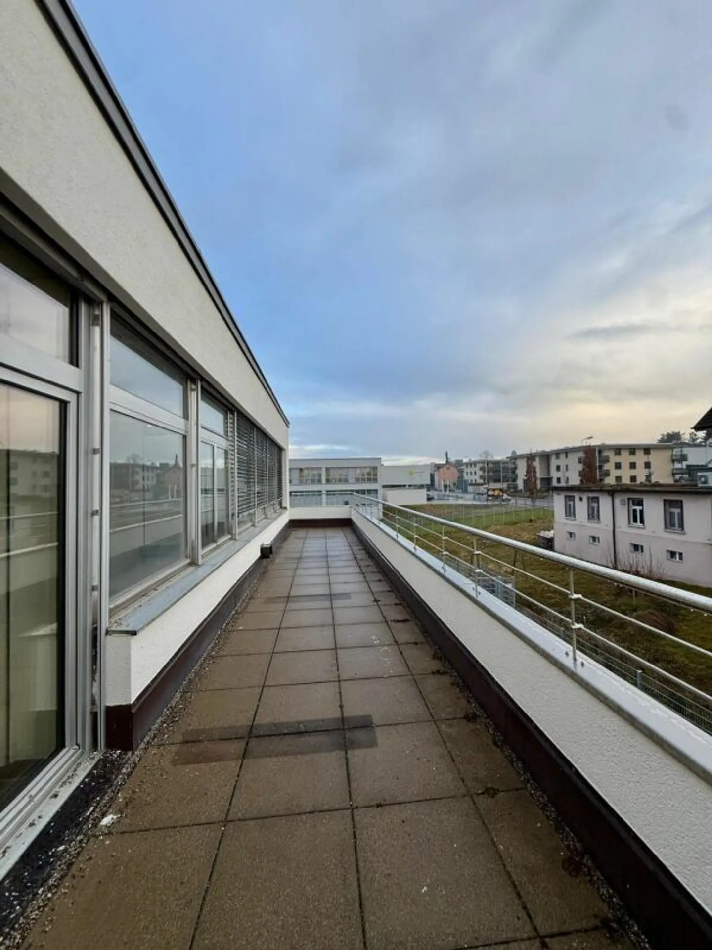 Bright office/commercial space with flexible room layout - Photo 5 of 6