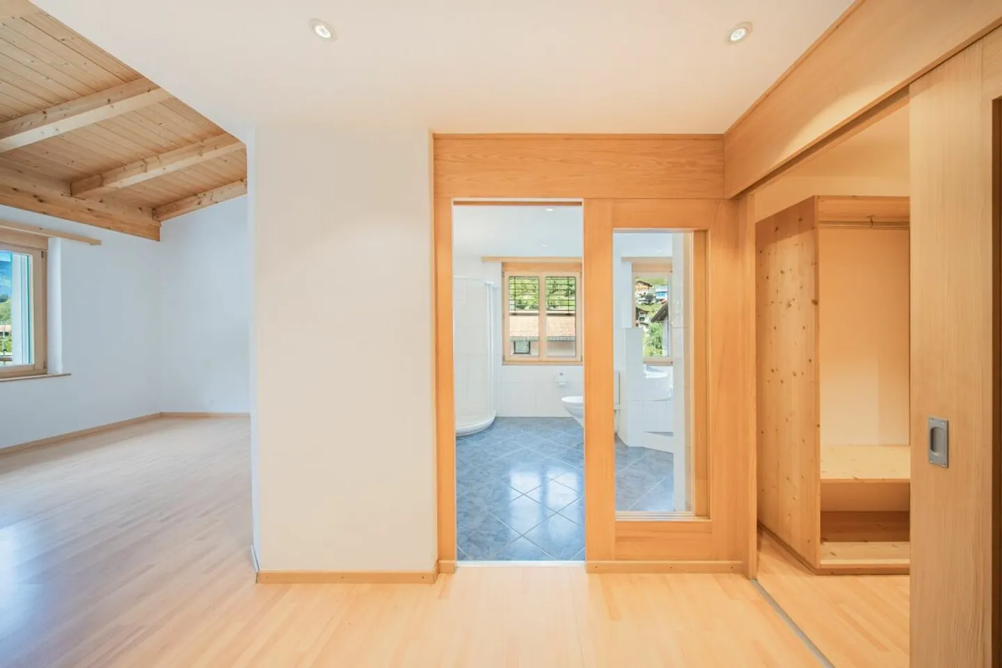 Appartement spacieux avec des équipements de haute qualité et de belles vues - Photo 3 sur 6