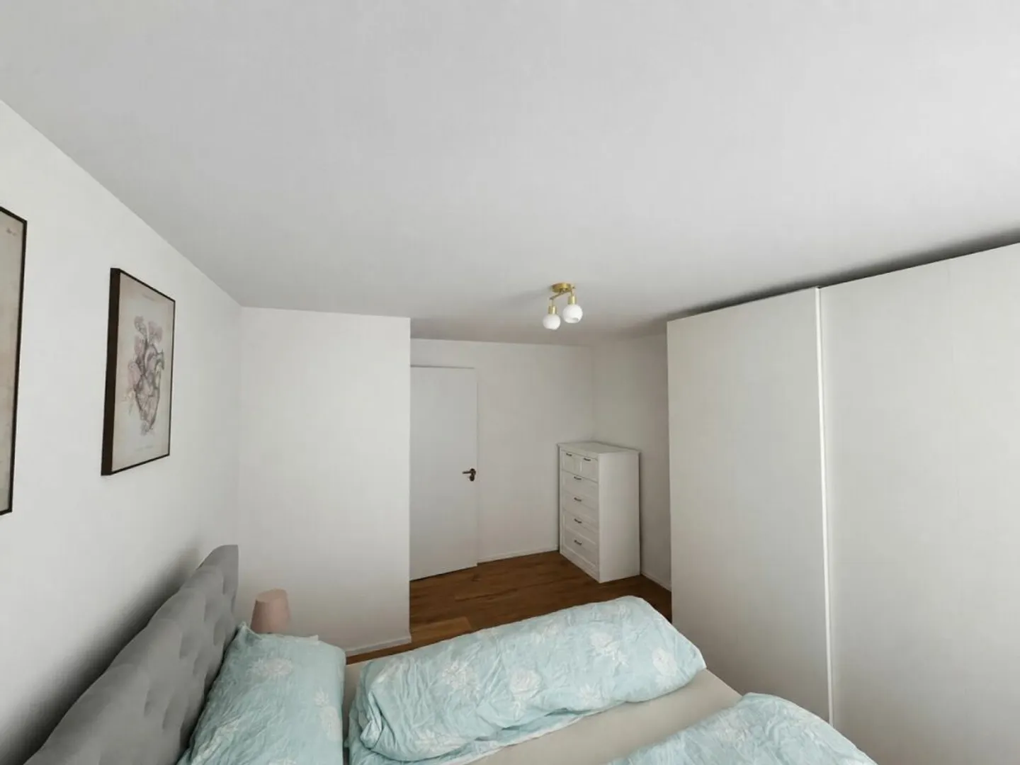 Modern 2.5-room apartment with spacious balcony and evening sun - Photo 6 of 9