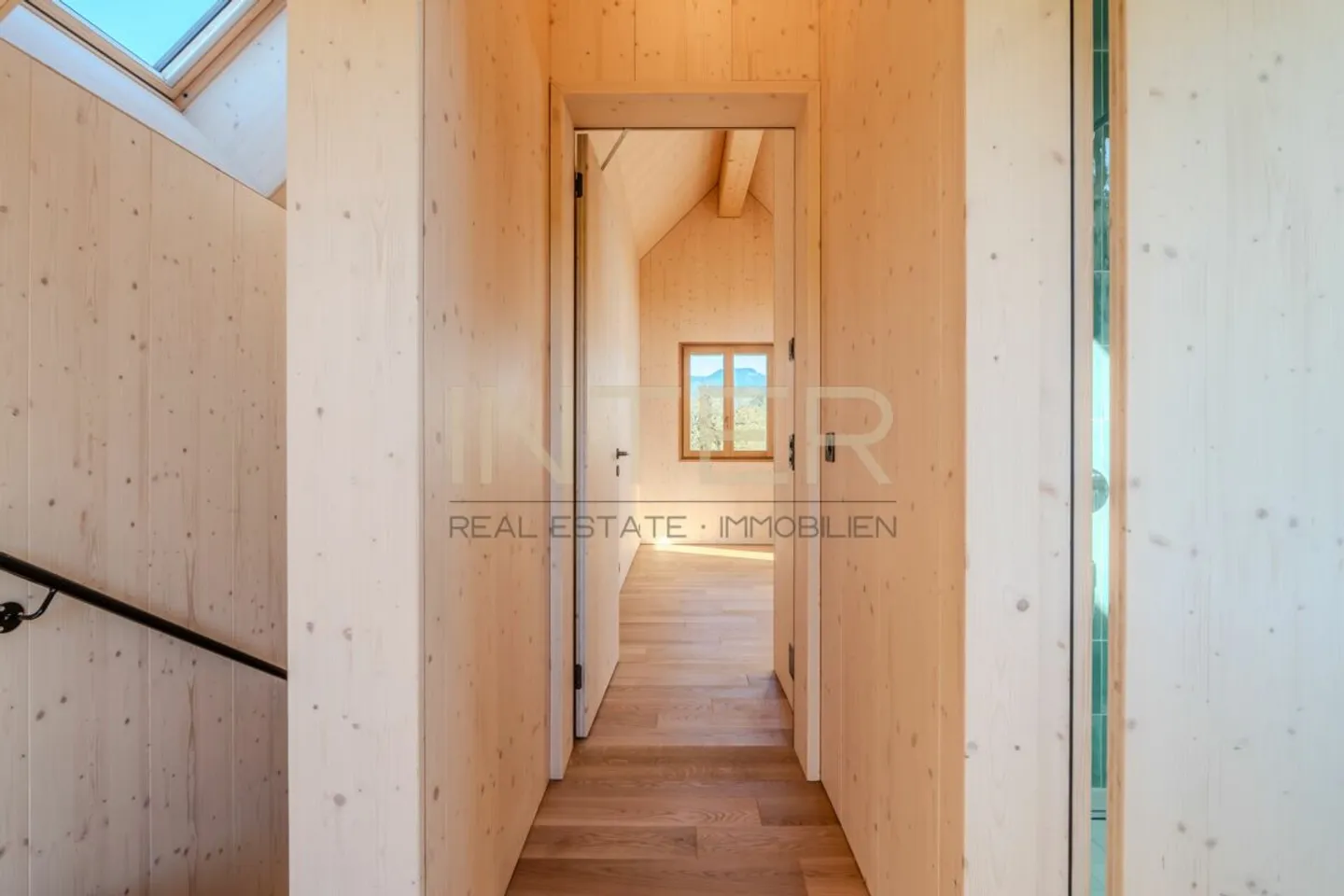 First occupancy in Risch: Exclusive 2.5-room maisonette apartment in a separate Stöckli - Photo 10 of 13