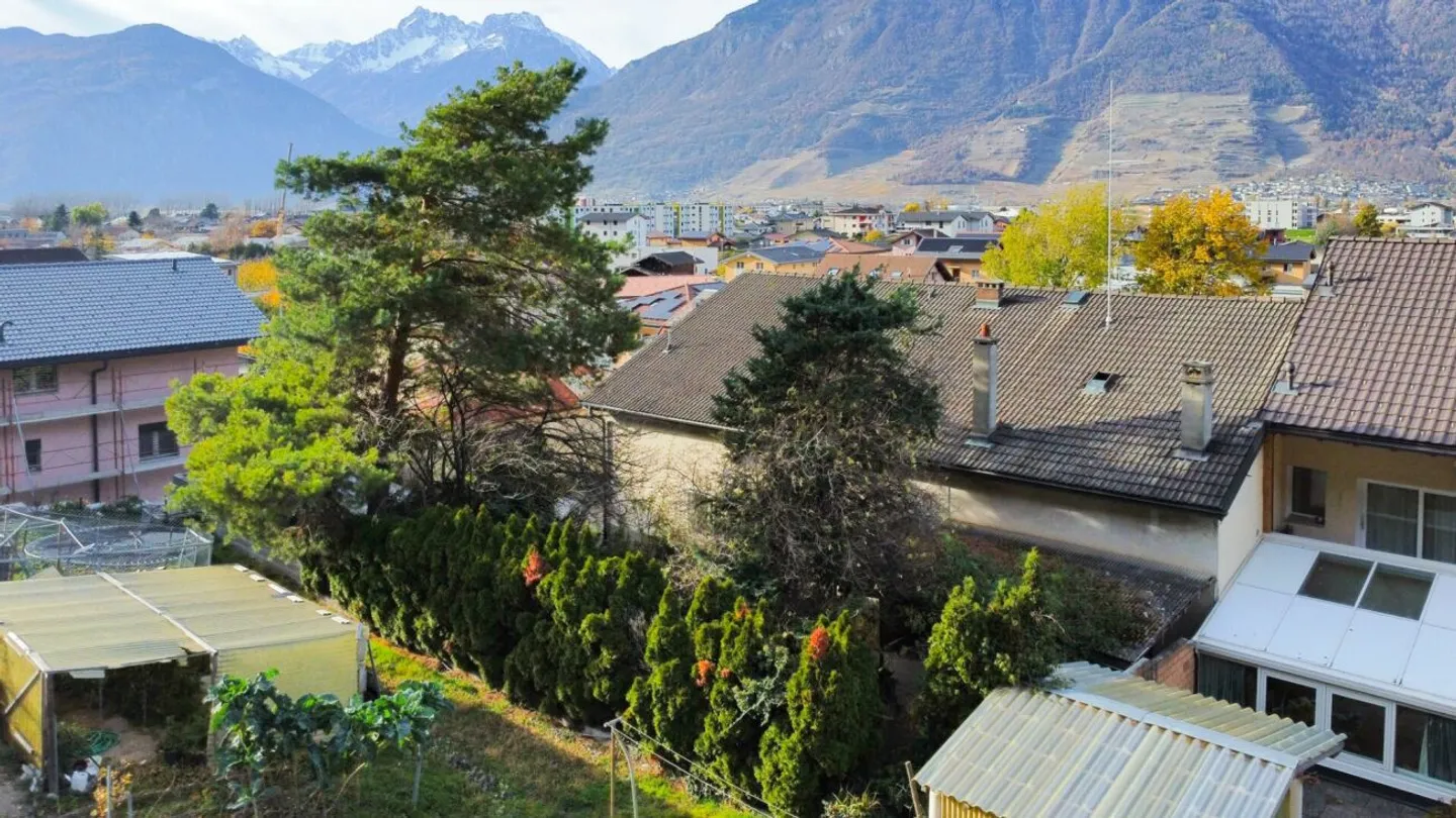 Casa con possibilità di trasformare in più appartamenti a Charrat - Foto 2 di 13