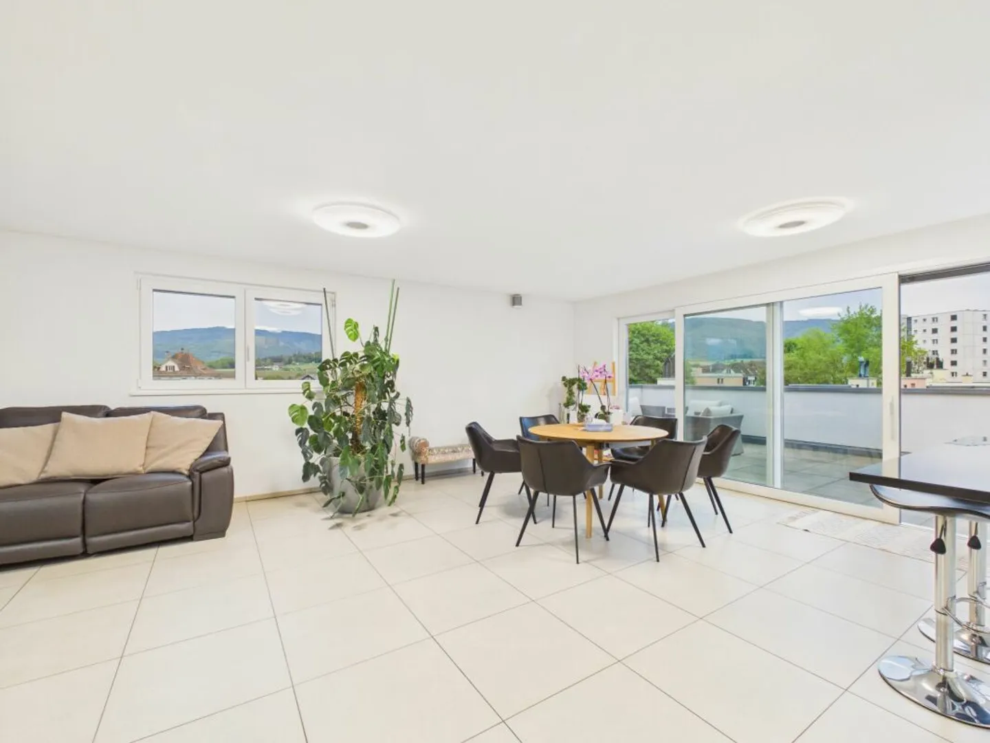 Moderne Penthouse-Wohnung mit Panorama-Terrasse in Delémont - Foto 2 von 13