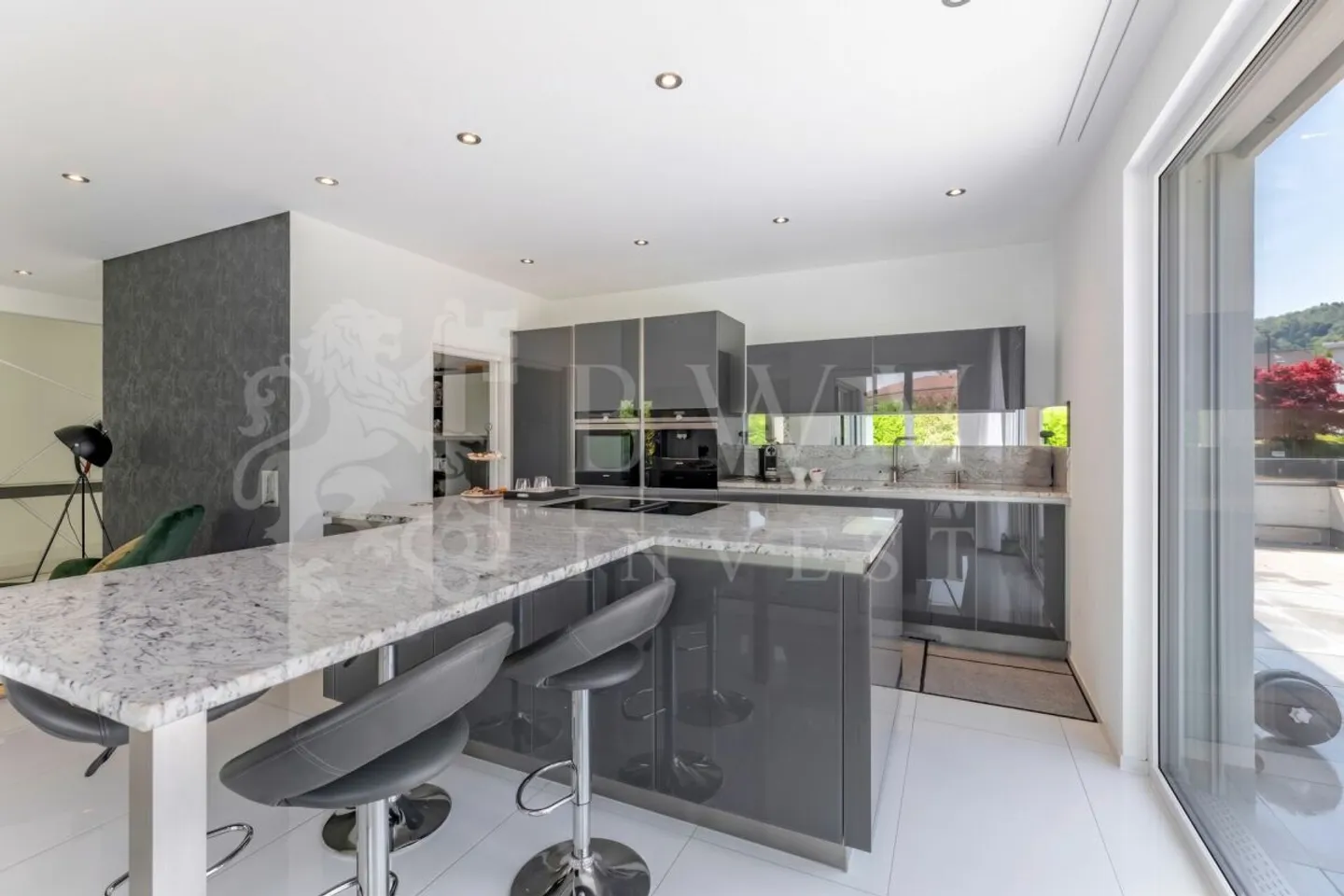 Modern Design House with Pool | 310 m² Living Space | Lots of Privacy - Photo 8 of 13