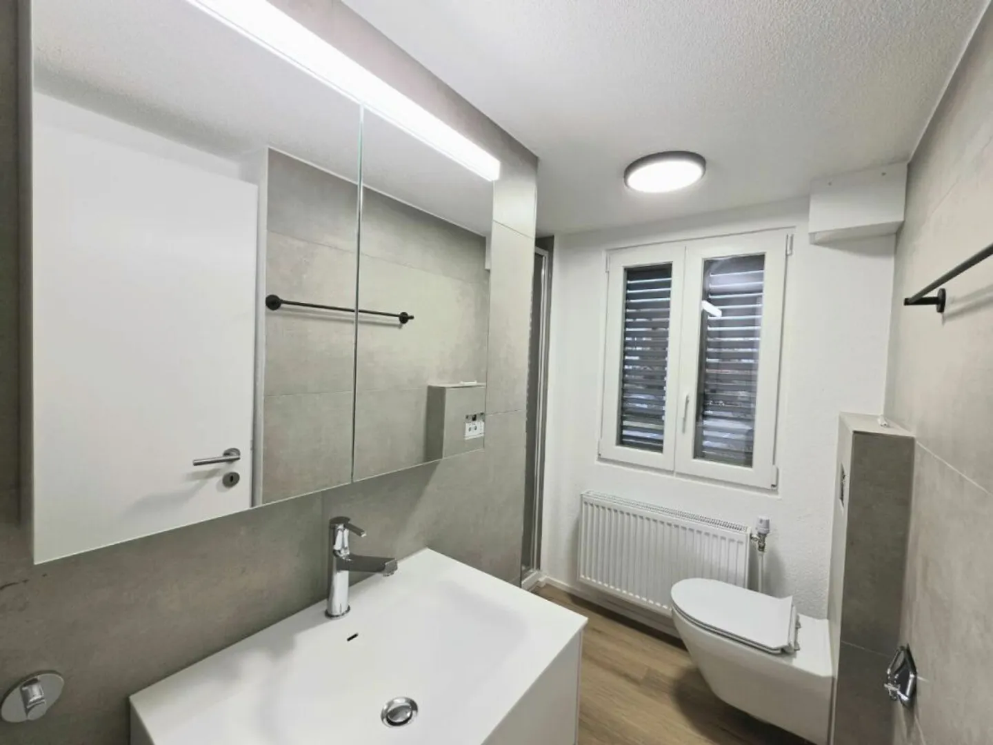 First rental after complete renovation of the apartment building - Photo 5 of 6
