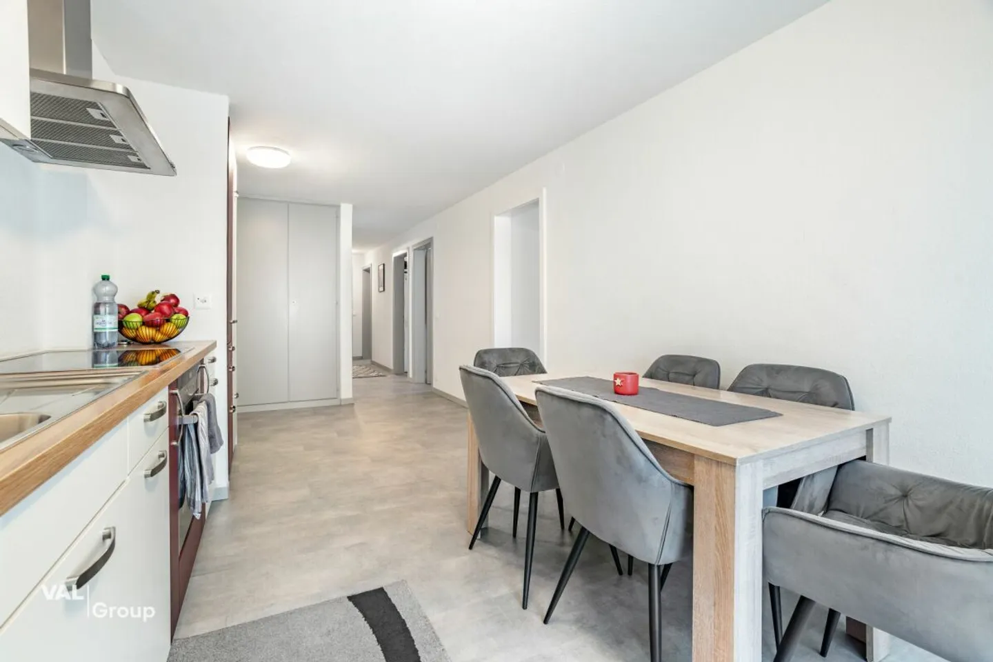 Modern Living in Prime Location - Spacious 4.5-Room Apartment - Photo 4 of 13