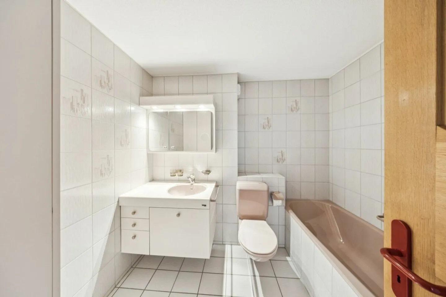 Charming 4.5 Room Apartment - Photo 3 of 9