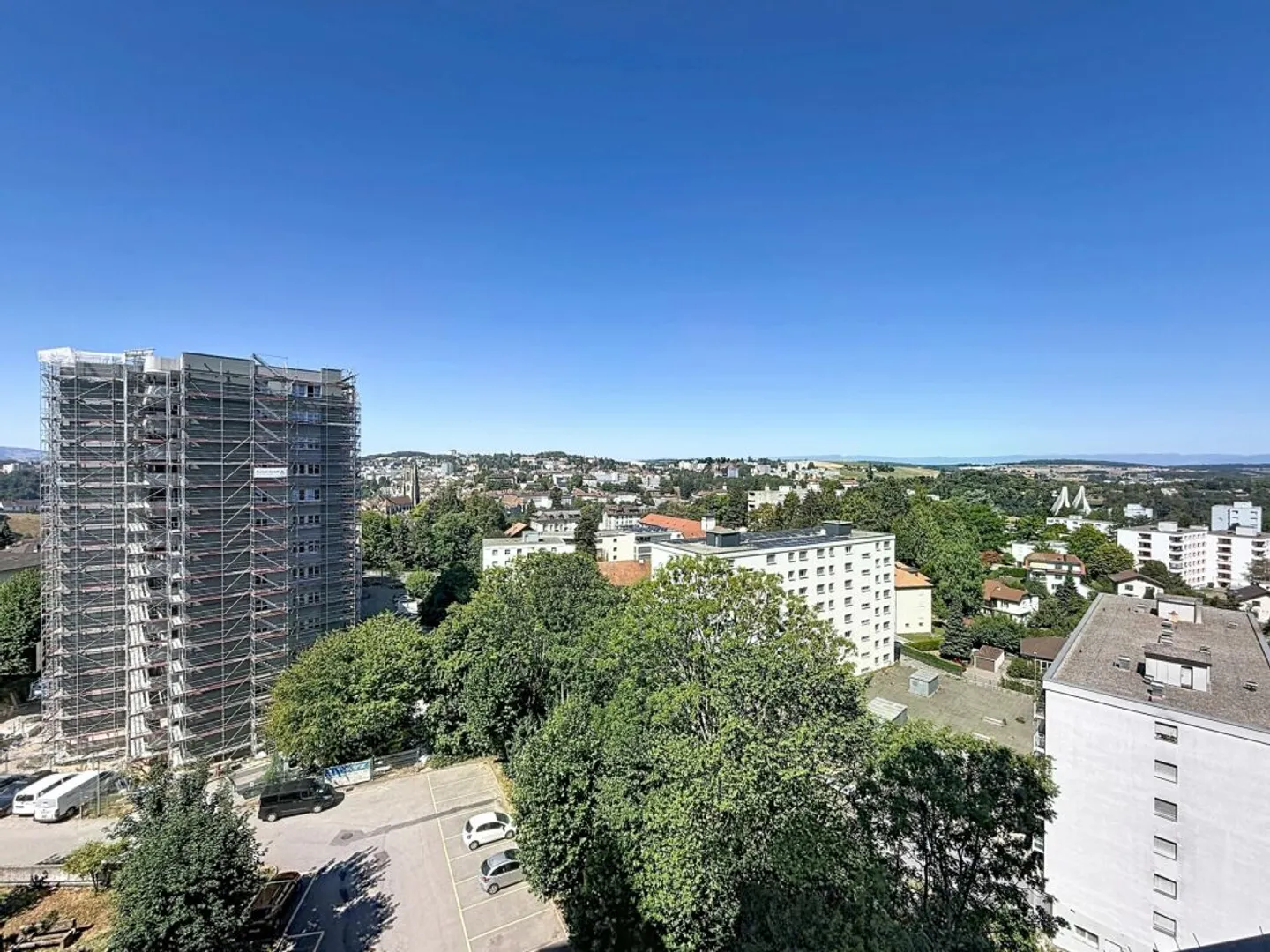 Charming 4.5-room renovated apartment with balcony and view of the cathedral - Photo 10 of 11