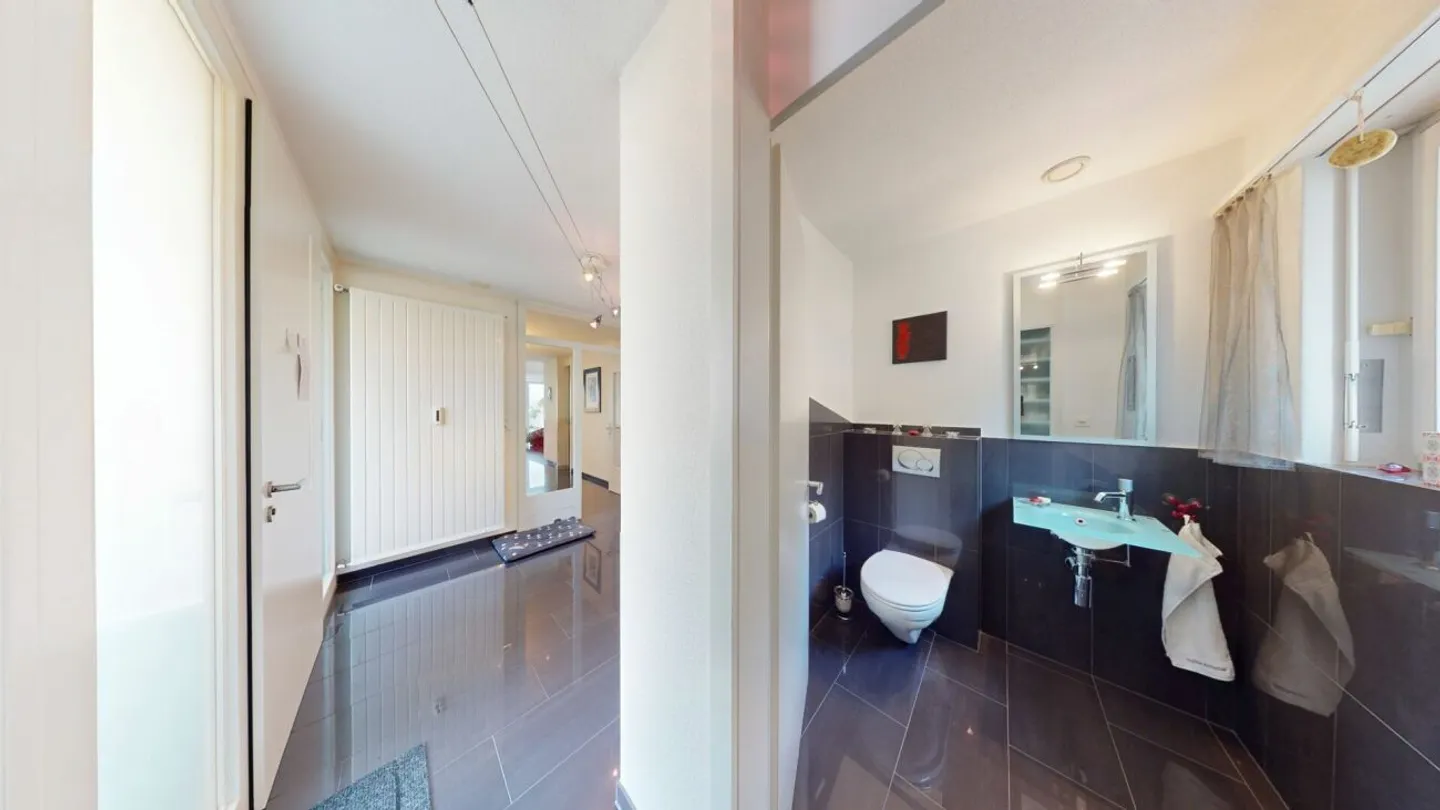 5.5 Room Terrace Apartment with Panoramic Views in Oensingen - Photo 8 of 13
