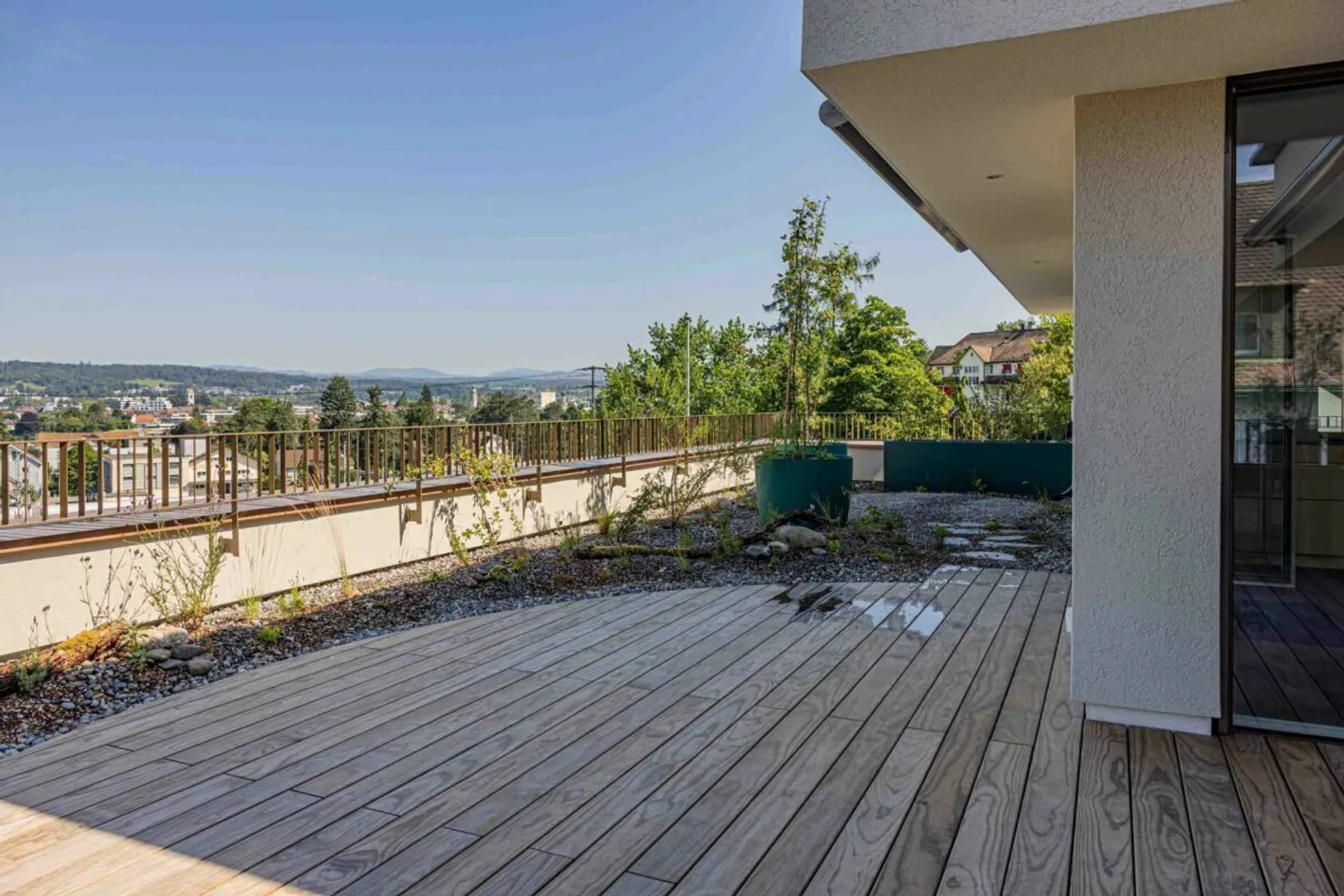Exklusive 3.5-Zimmer-Neubau-Attikawohnung im Erstbezug - Wohnen wie in den Ferien - Foto 1 di 13