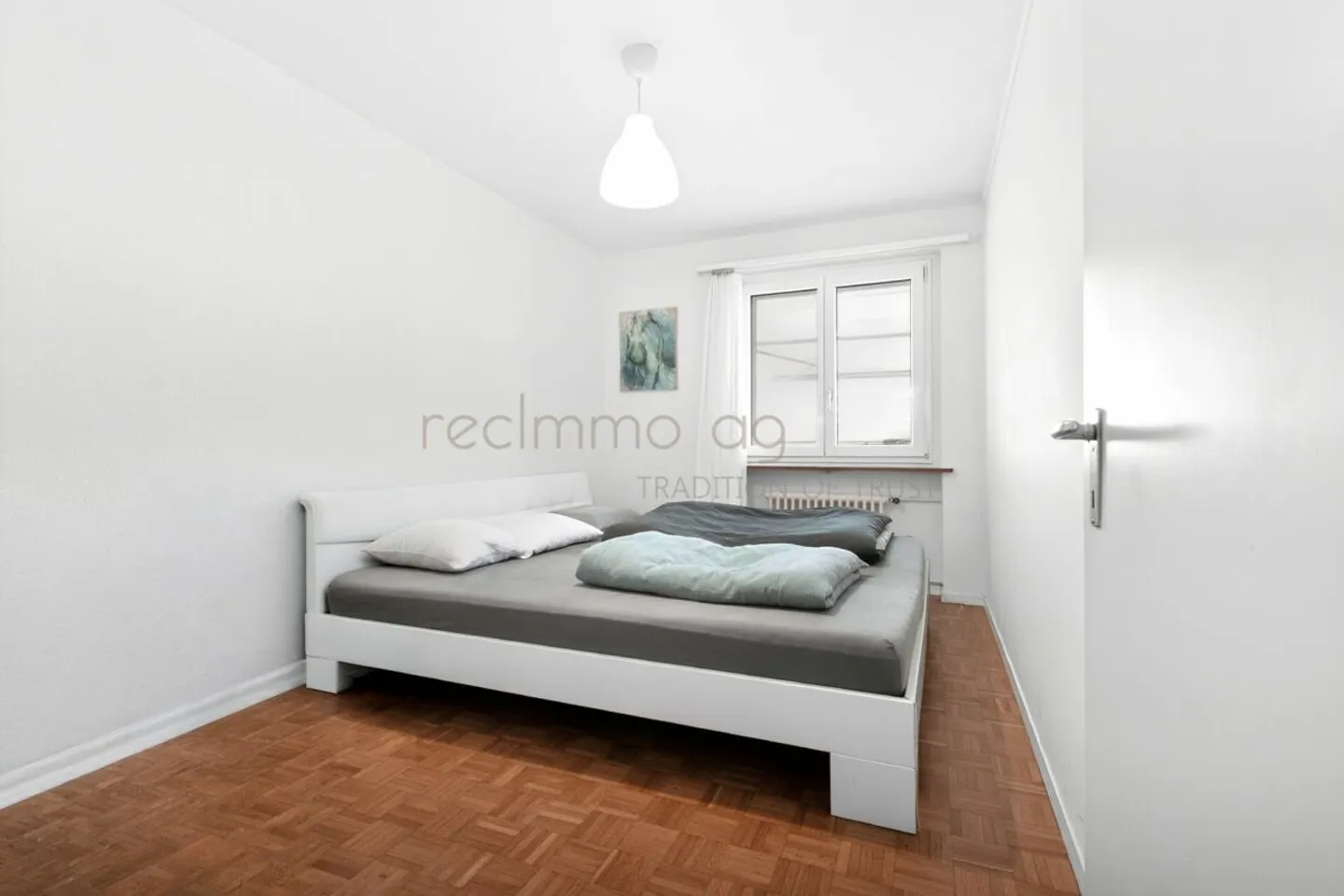 Charmant appartement de 4,5 pièces avec grande terrasse, part de jardin et vue dégagée - Photo 3 sur 12