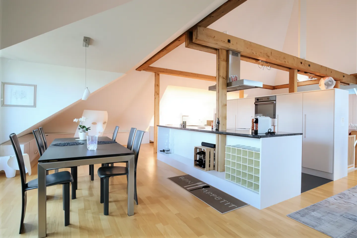 Spacious 2.5-Room Loft Apartment - Photo 2 of 6
