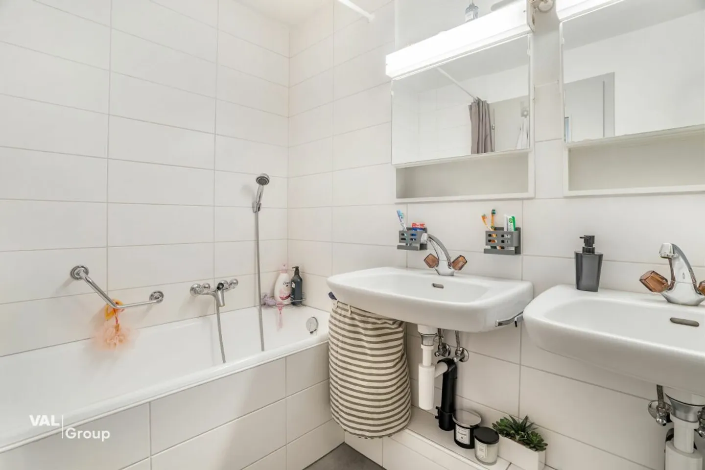 Modern Living in Prime Location - Spacious 4.5-Room Apartment - Photo 10 of 13