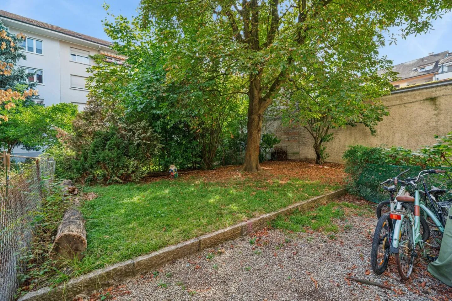 Centrally located 3-room apartment with balcony and quiet courtyard orientation - Photo 2 of 8