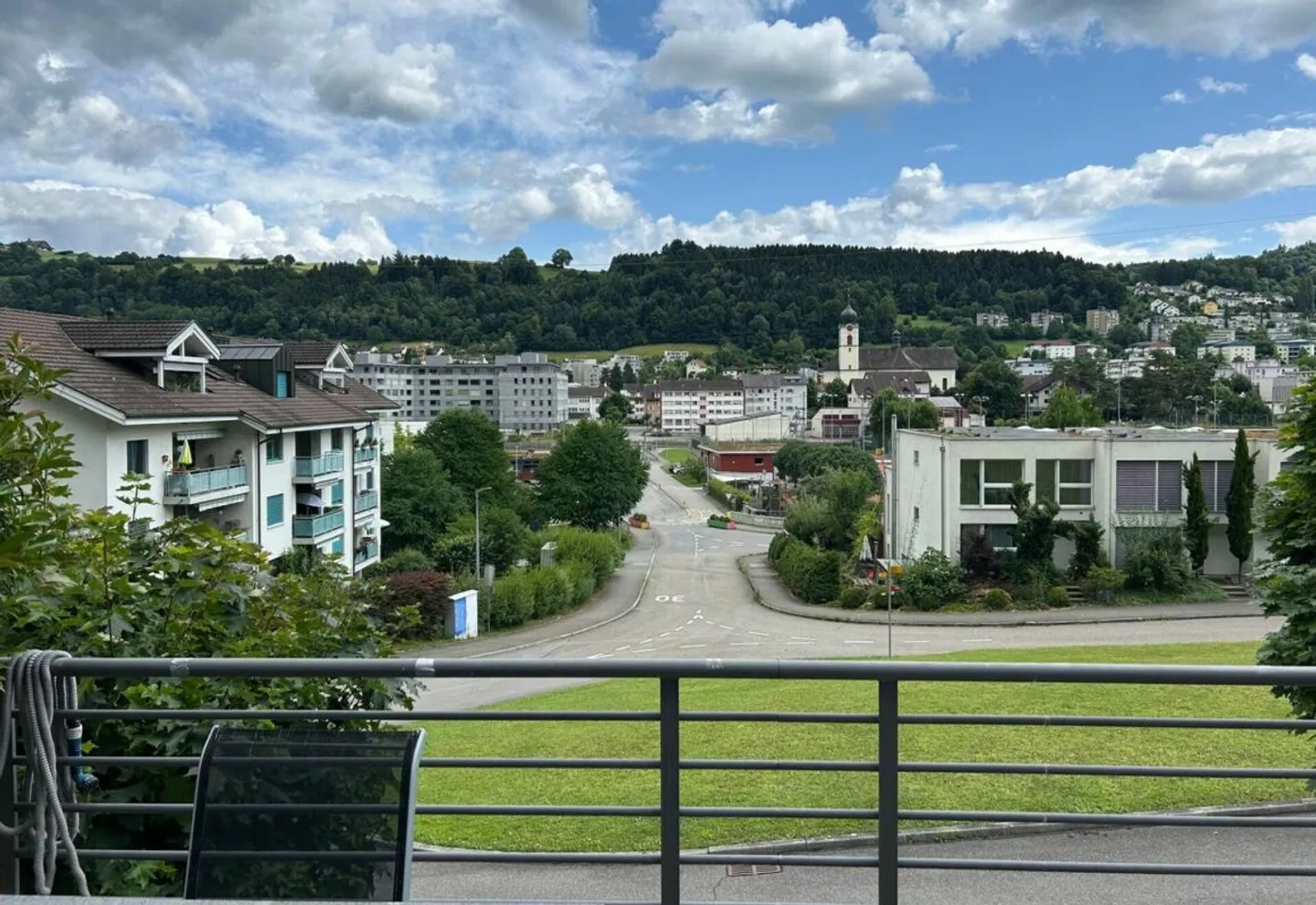 Idylle familiale avec vue ! Maison spacieuse à Ebikon - Photo 1 sur 13