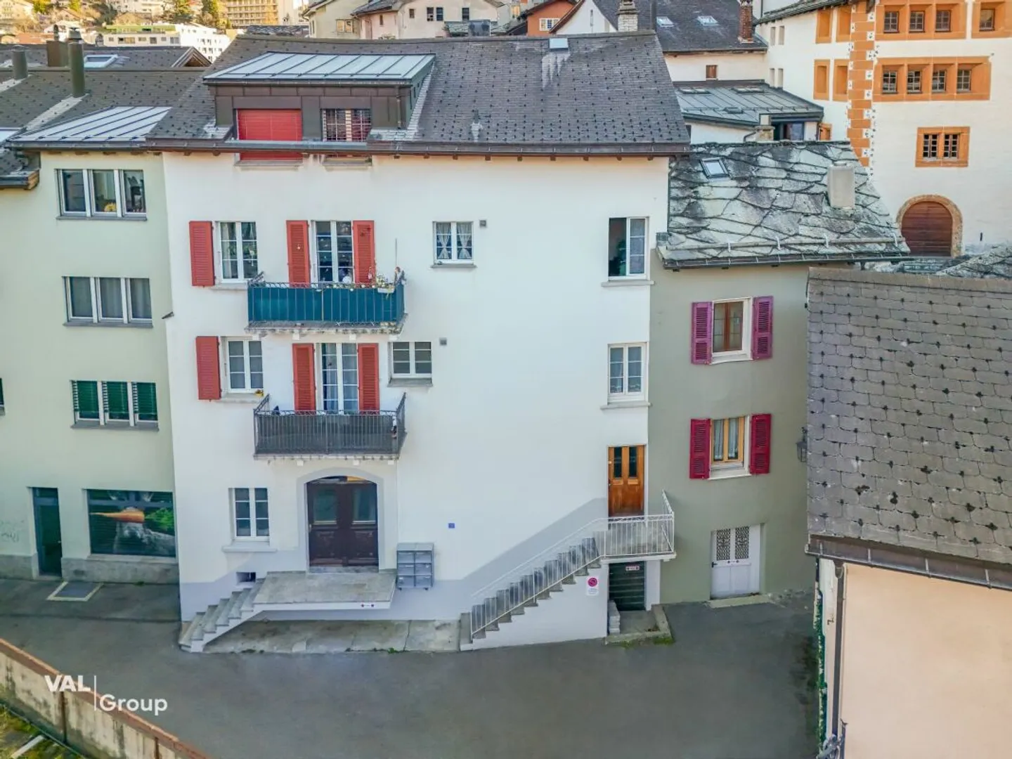 Bestehendes Mehrfamilienhaus mit Potenzial - zentral in Visp - Photo 1 of 13