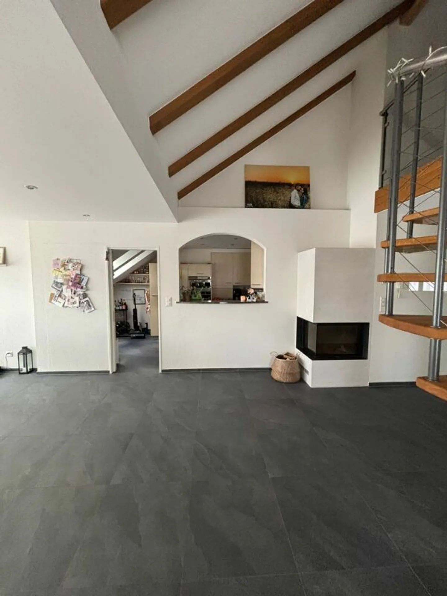 Grosse Maisonettewohnung mit Galerie - Foto 2 von 10