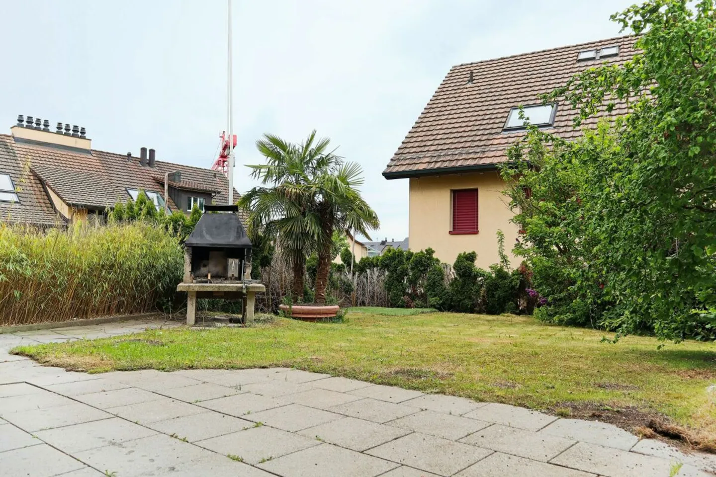 Maison d'angle de 6,5 pièces avec jardin dans un emplacement naturel calme et recherché - Photo 2 sur 13