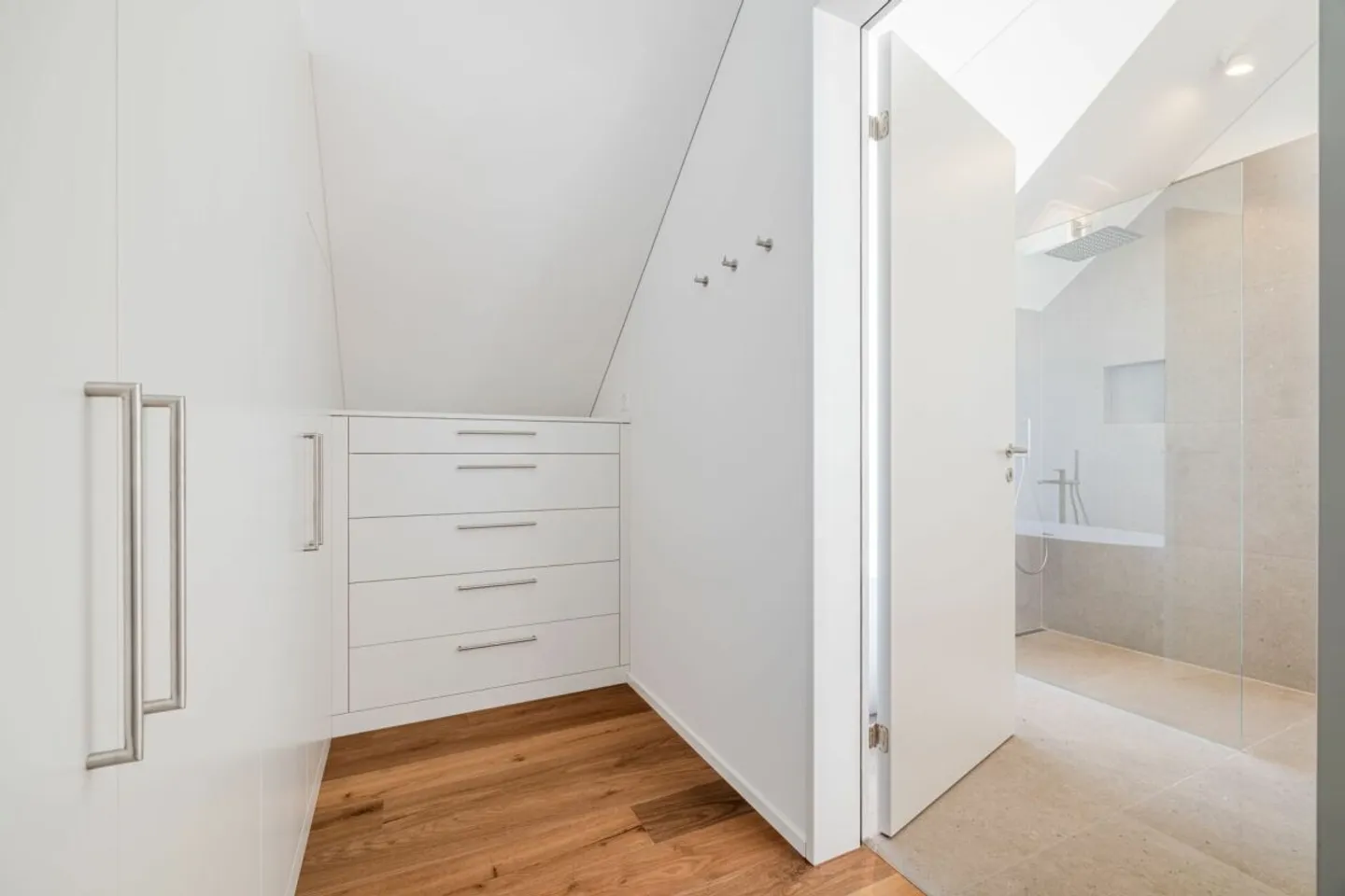 NEW BUILDING: 4.5-room attic apartment with green views - Photo 6 of 11