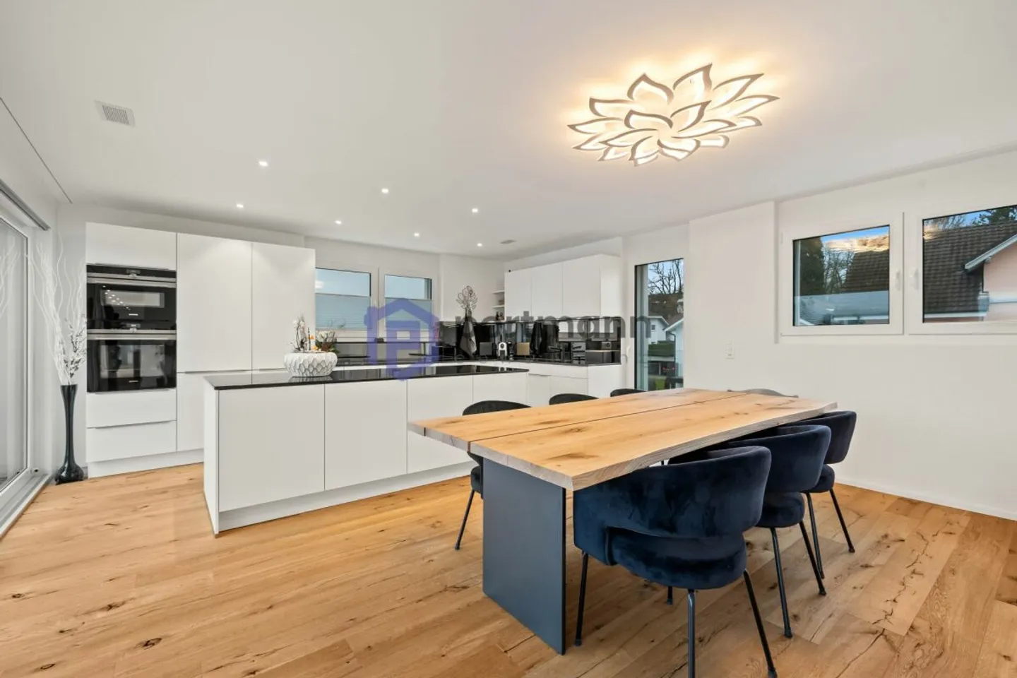 Exclusive penthouse apartment with some highlights (see detailed description below) - Photo 3 of 13