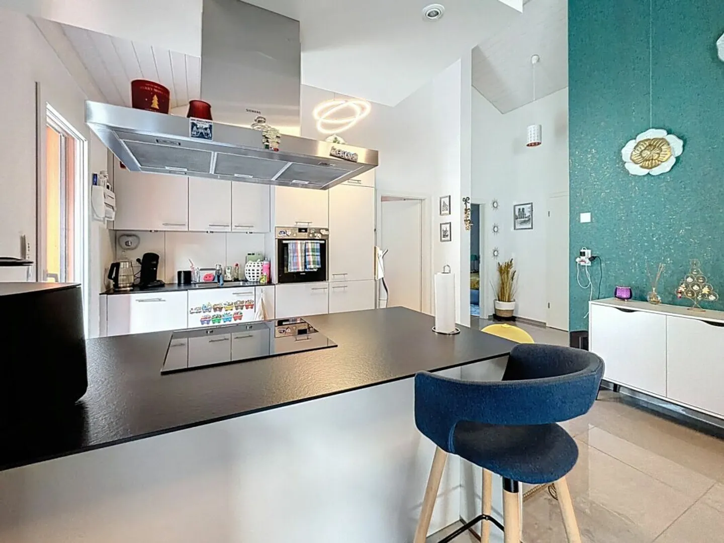 Schöne gemütliche Penthouse-Wohnung mit 3,5 Zimmern, Mezzanine und riesiger Terrasse - Foto 1 von 13