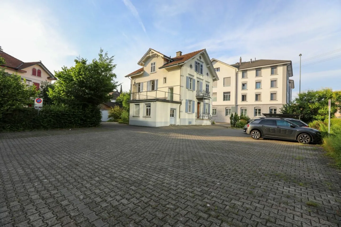 Commercial building in a central location for rent - Photo 11 of 13
