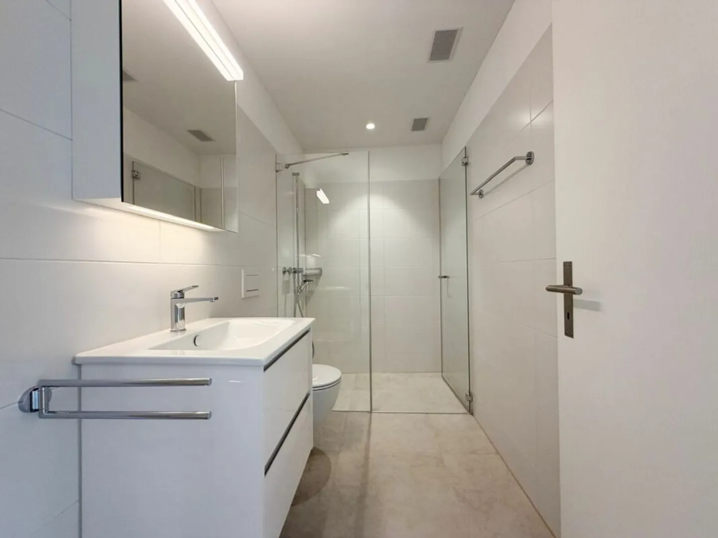 Rentrer chez soi du côté ensoleillé à Wil avec une vue TOP !! - Photo 9 sur 13