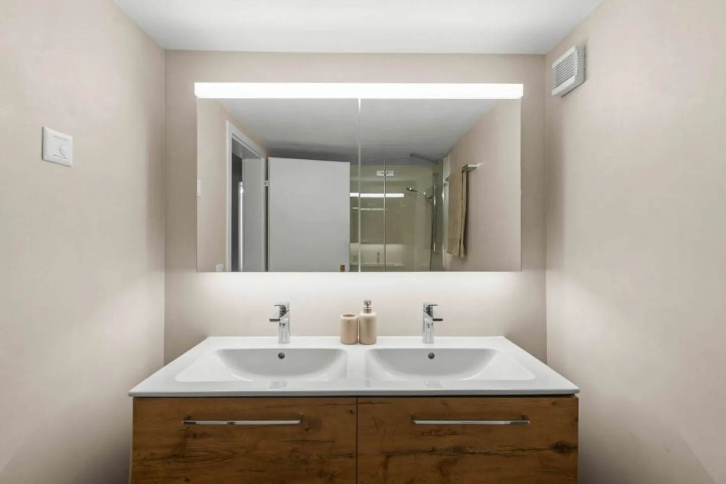 LAAX RETREAT | Freshly renovated holiday home for singles, couples, and families - Photo 3 of 13