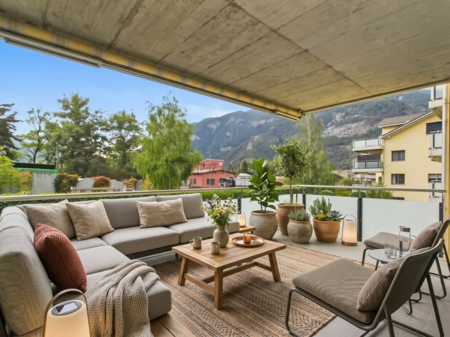 Hochwertig renovierte 4.5 Zimmer-Wohnung mit sonniger Südterrasse in Trimmis - Photo 9 of 12