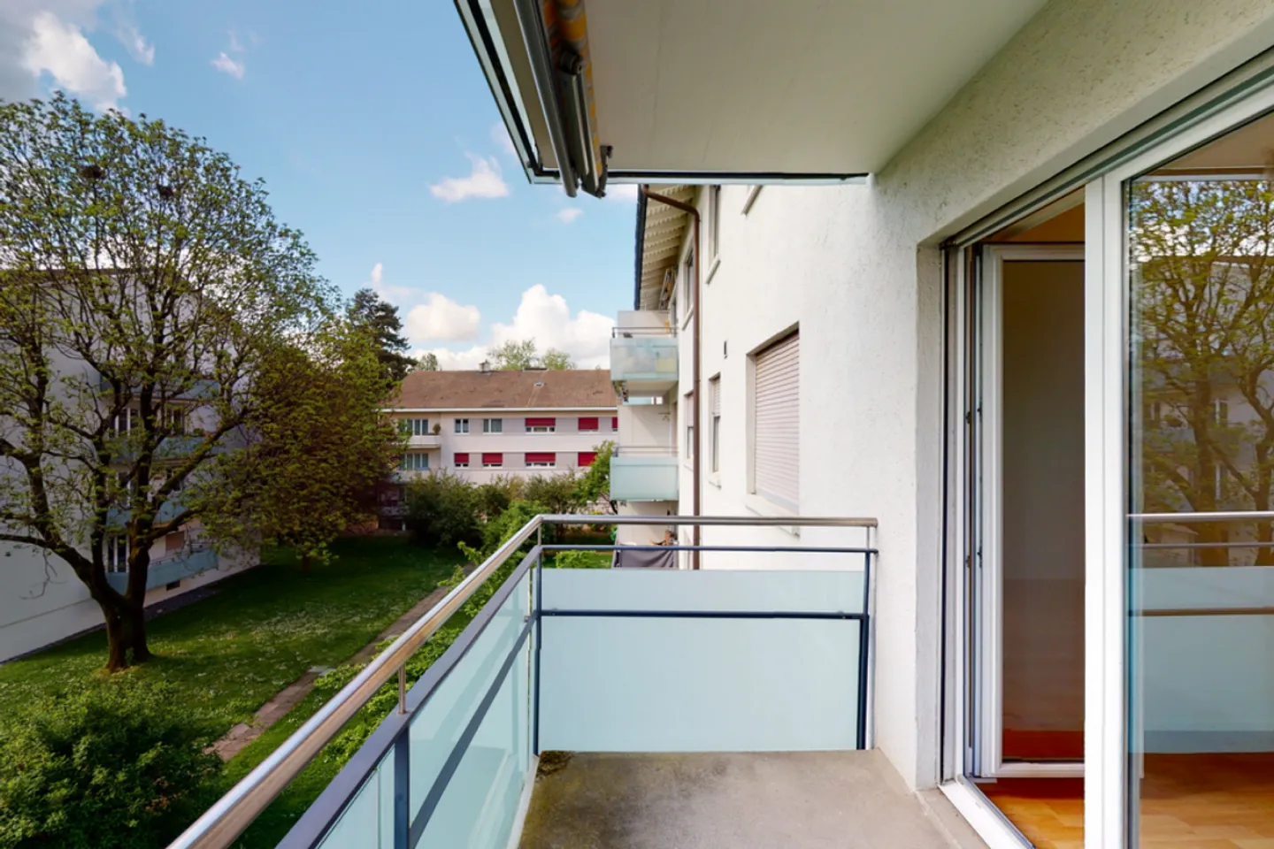 Gemütliche Wohnung mit Waschtrockner - Foto 3 von 8