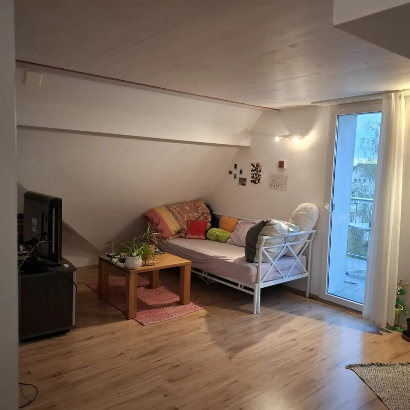 Modern 1.5-room attic apartment with gallery & balcony - Photo 4 of 11
