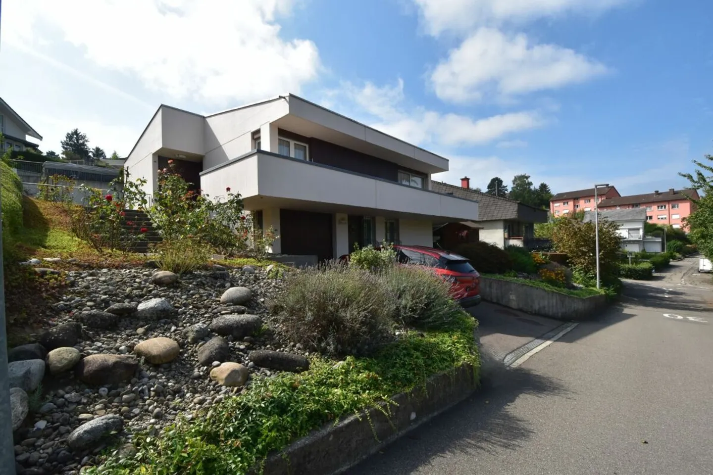 Casa unifamiliare di 6,5 stanze in una posizione molto bella - Foto 1 di 13