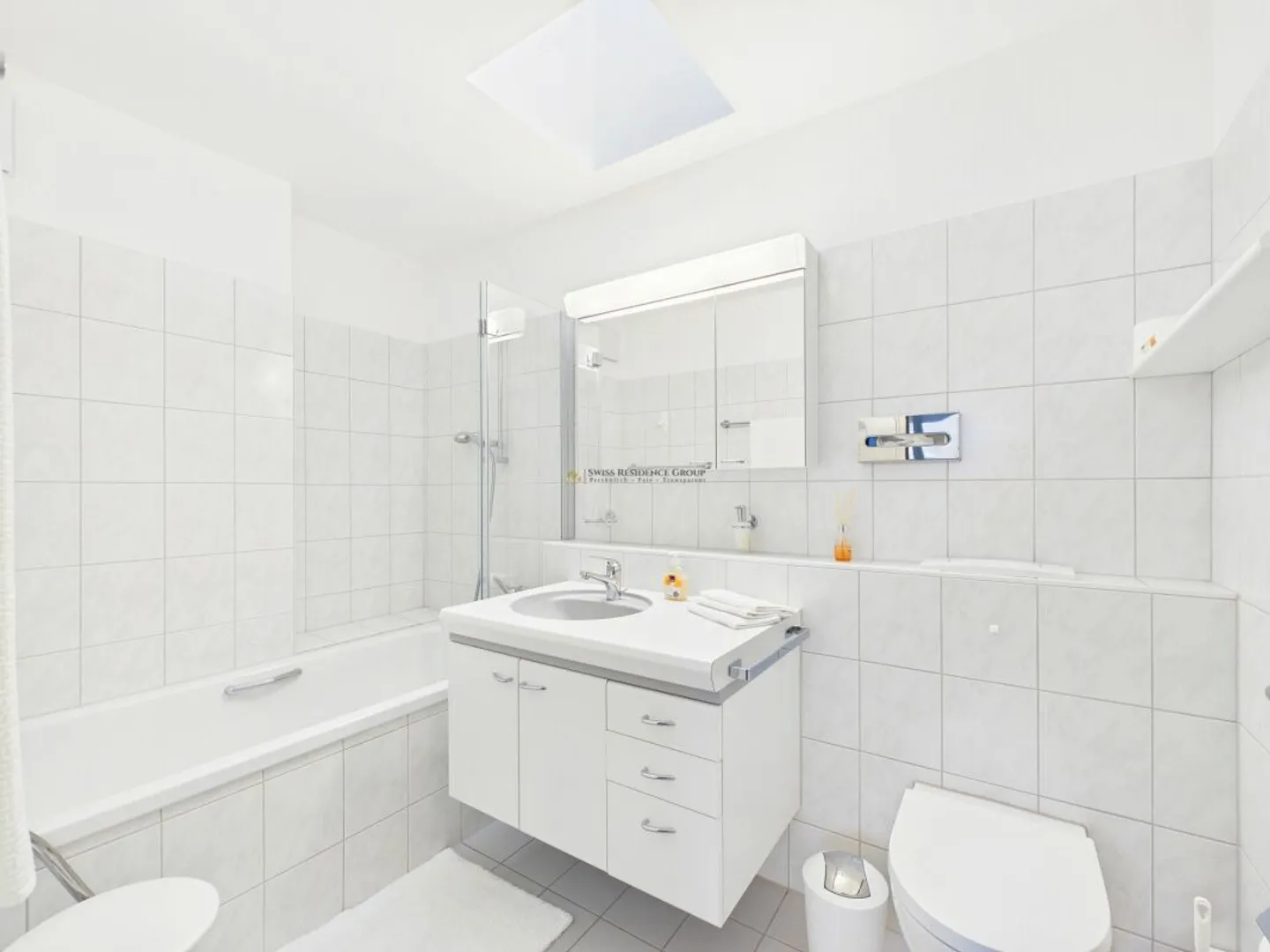 Exclusive Penthouse Apartment with Lake View in Prime Location - Photo 12 of 13