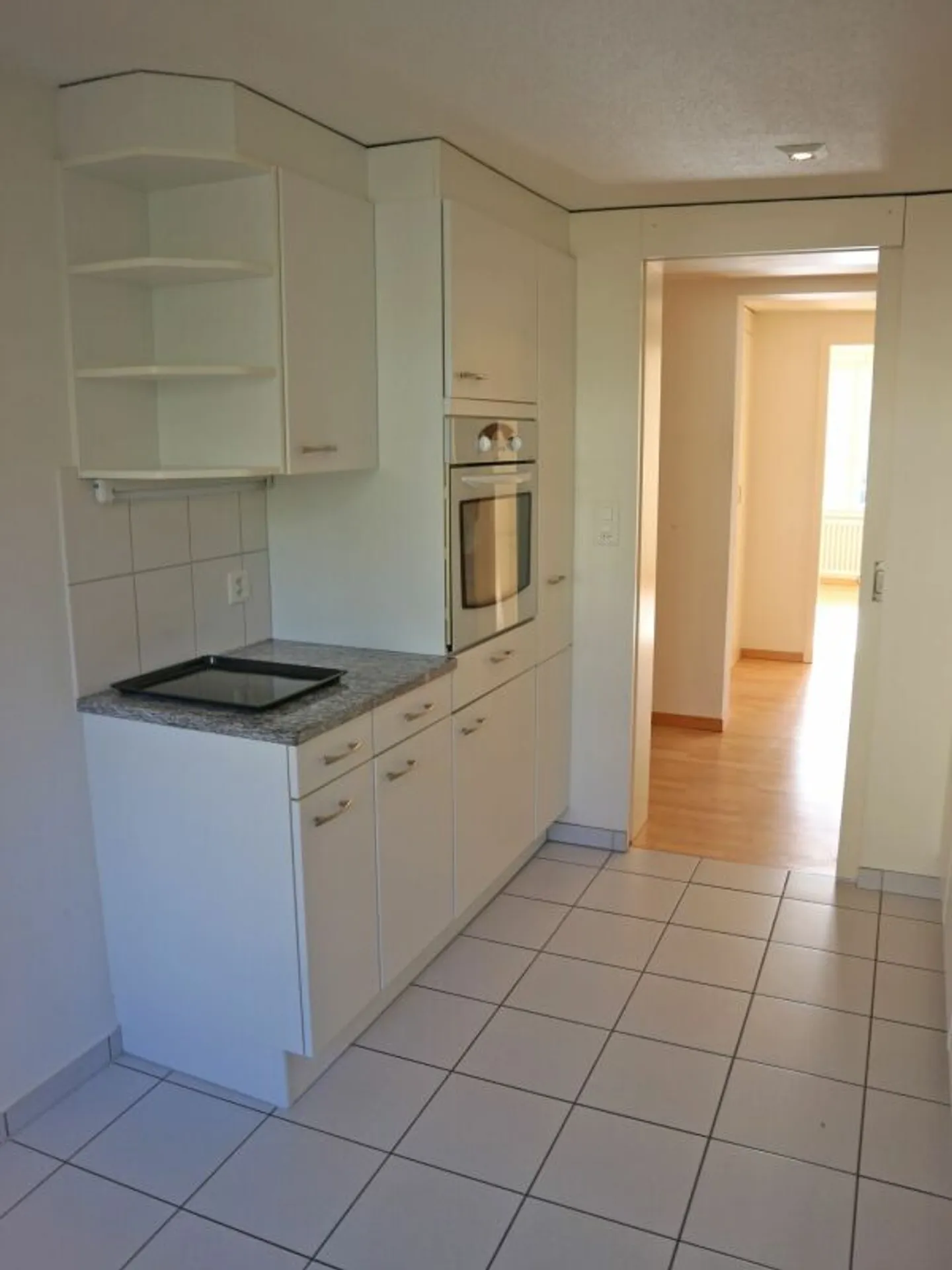 Vivere con vista, soleggiato e tranquillo con un ampio balcone - Foto 8 di 13