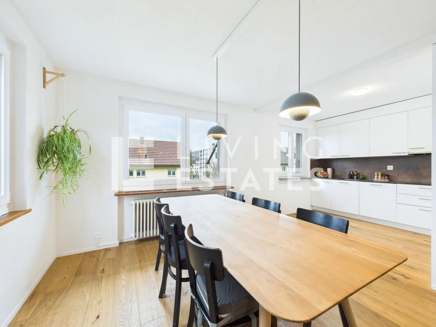 LIVING IN SCHÖNGRUND WITH GARDEN CITY CHARACTER - Photo 3 of 13