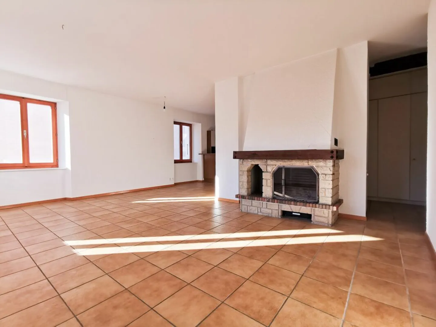 Ampio appartamento di 4,5 locali con camino - Foto 6 di 13