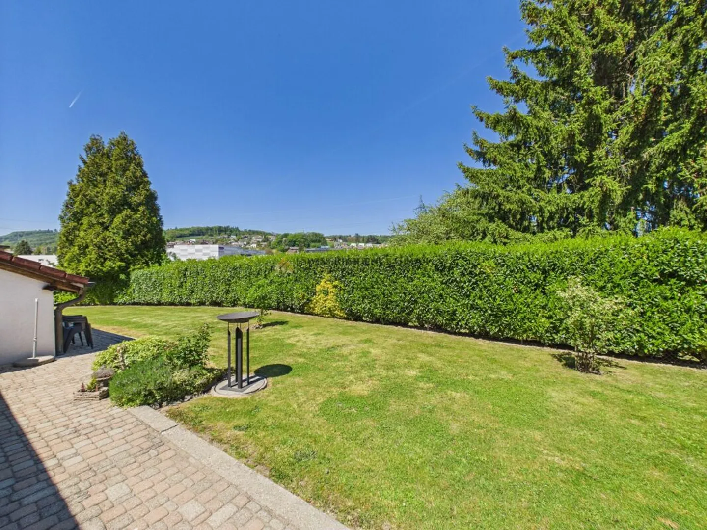 Geräumiges Familienhaus mit Garten - Foto 3 von 13