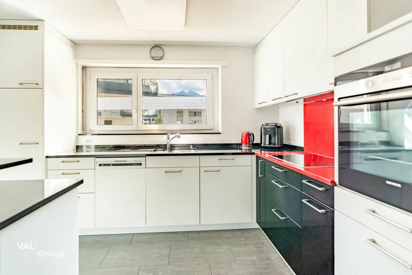 Sunny 3.5-room apartment in the center of Visp - Photo 5 of 13