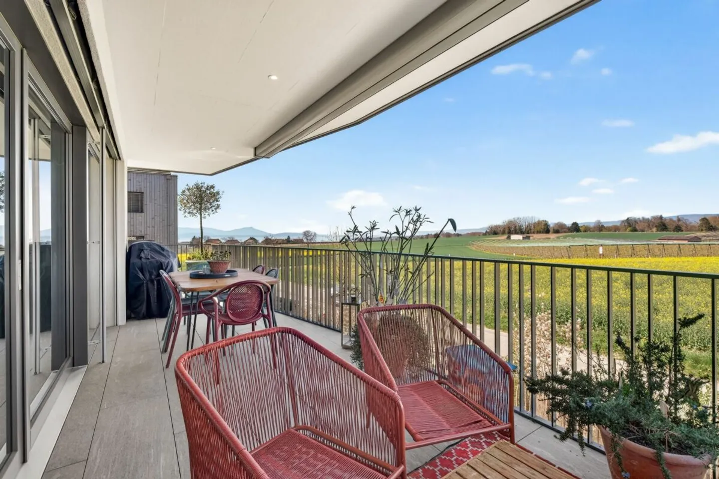 Modernes 4,5-Zimmer-Apartment mit Balkon und Seeblick - Foto 6 von 13