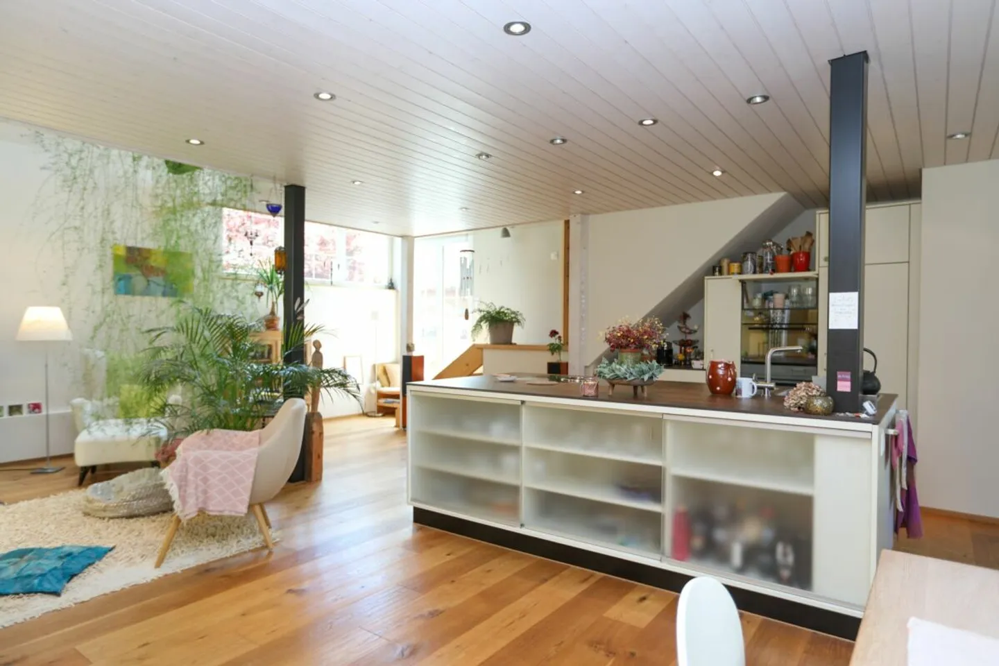 Maison bifamiliale avec magnifique jardin de fleurs - Un objet de passion! - Photo 2 sur 13
